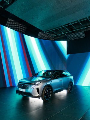 Перший огляд флагманського Peugeot 5008 від Big Test.