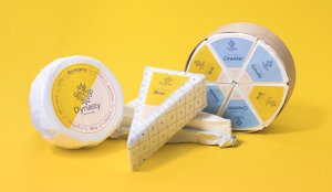 Розробка логотипа та концепції упаковок для «Dynasty Dairy Farm»